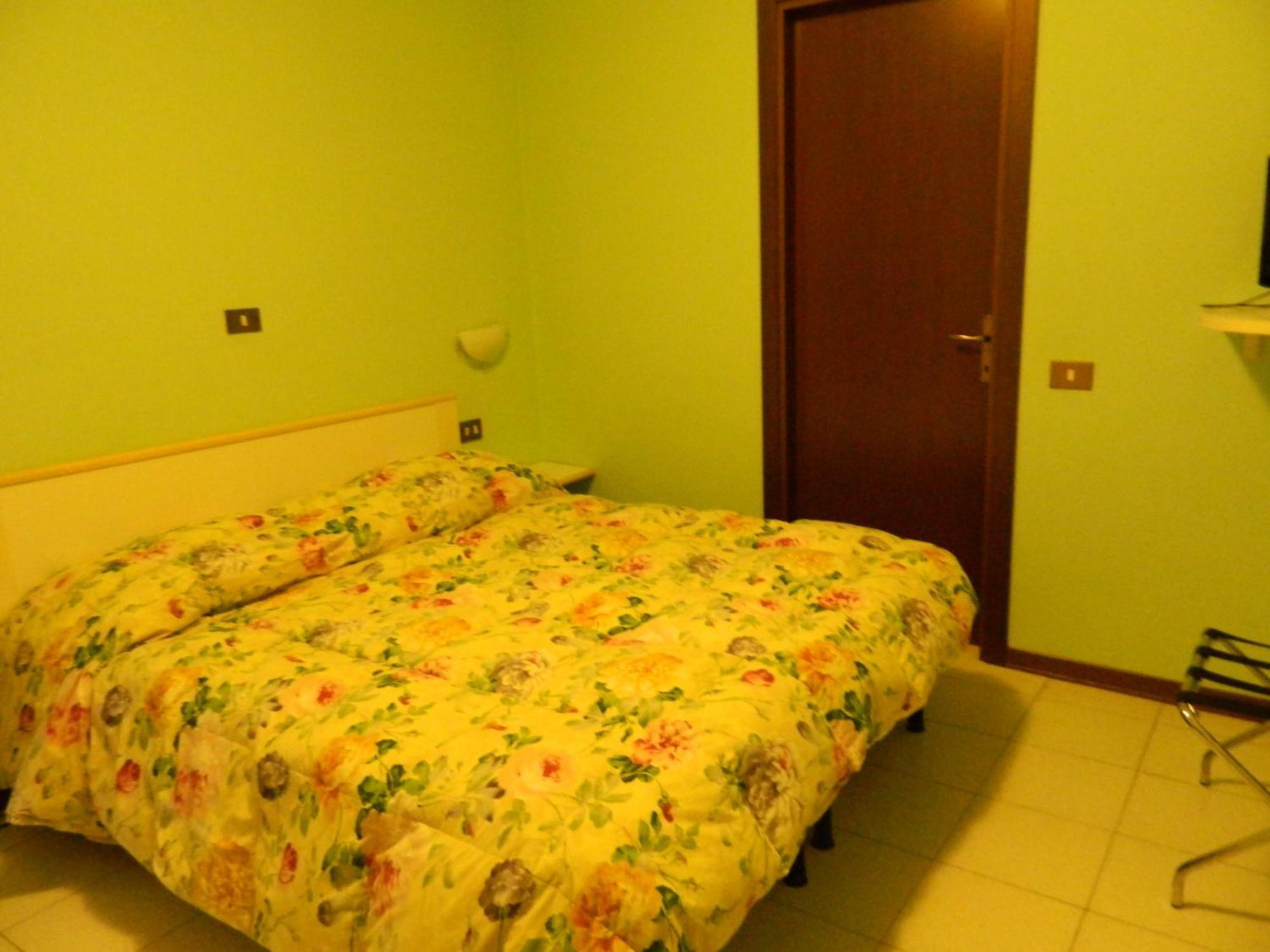 Albergo Michieletto Valmorea ภายนอก รูปภาพ