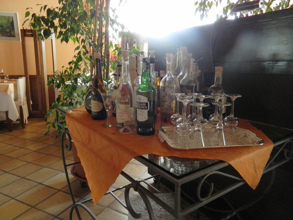 Albergo Michieletto Valmorea ภายนอก รูปภาพ