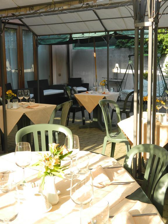 Albergo Michieletto Valmorea ภายนอก รูปภาพ