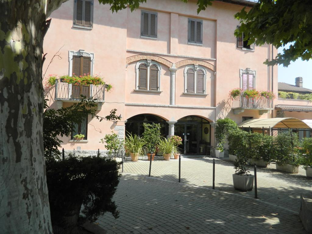 Albergo Michieletto Valmorea ภายนอก รูปภาพ